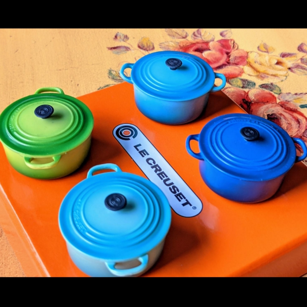 Le Creuset Round Dutch Oven Magnets Set of 4
